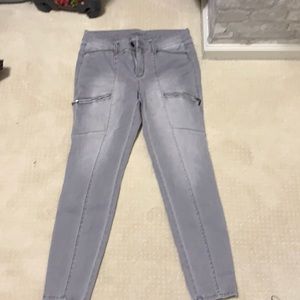 White house black market skinny jeans size 6 _ Grey color!